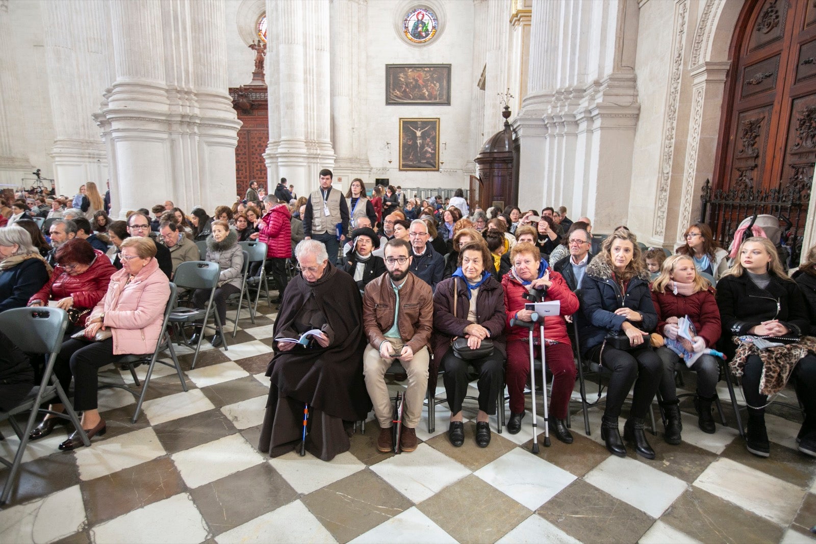 Los mejores momentos y el ambiente de lo vivido en la catedral de Granada este sábado.