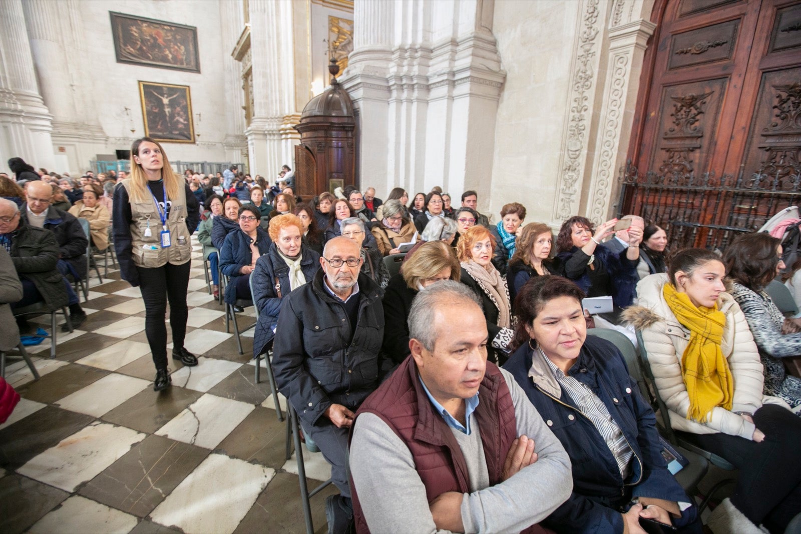 Los mejores momentos y el ambiente de lo vivido en la catedral de Granada este sábado.