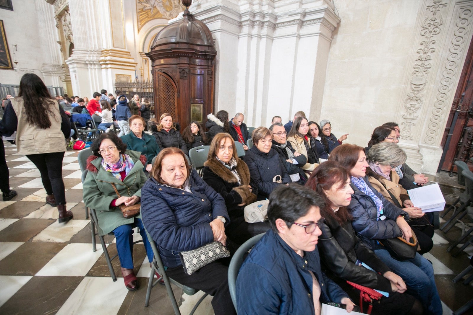 Los mejores momentos y el ambiente de lo vivido en la catedral de Granada este sábado.