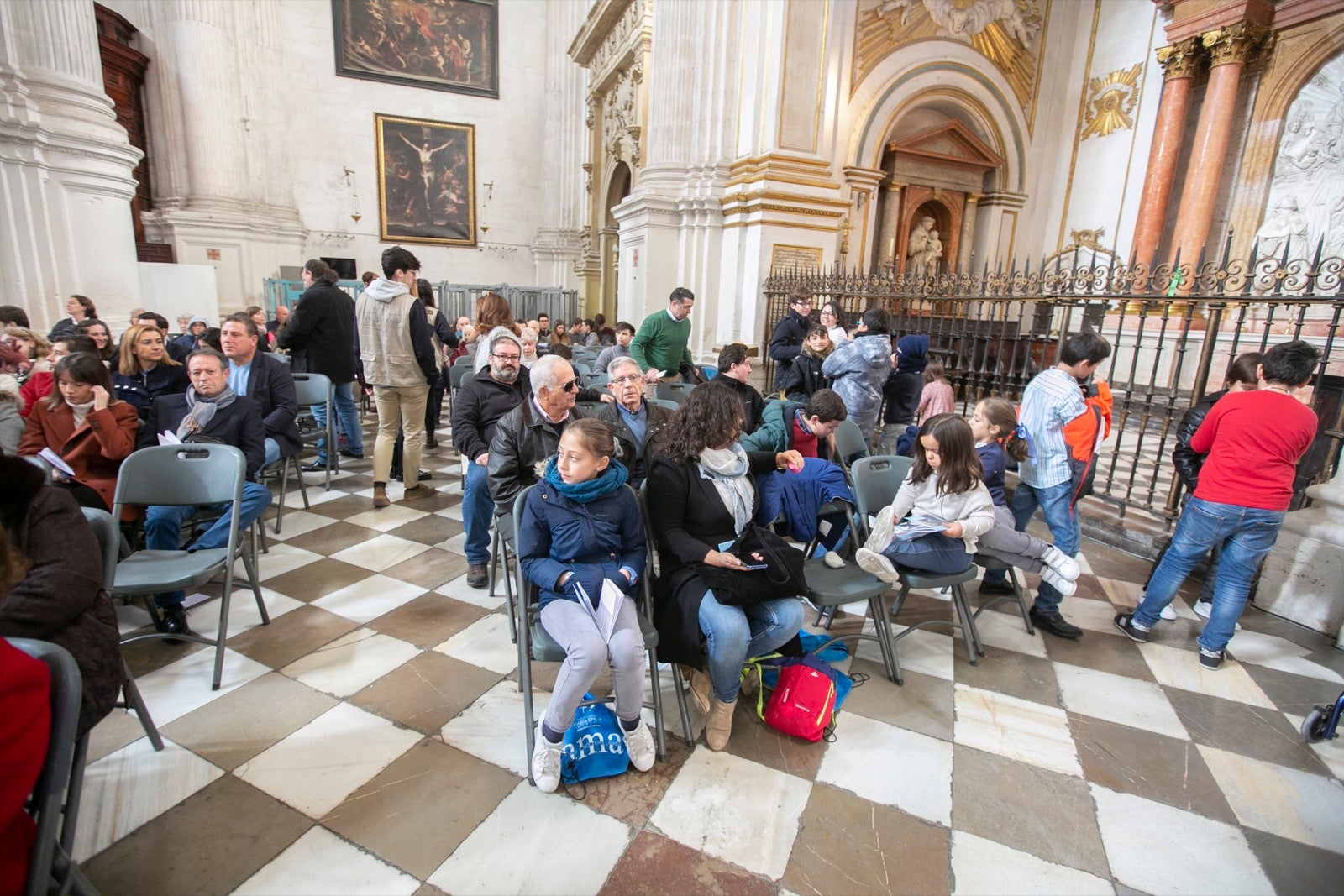 Los mejores momentos y el ambiente de lo vivido en la catedral de Granada este sábado.