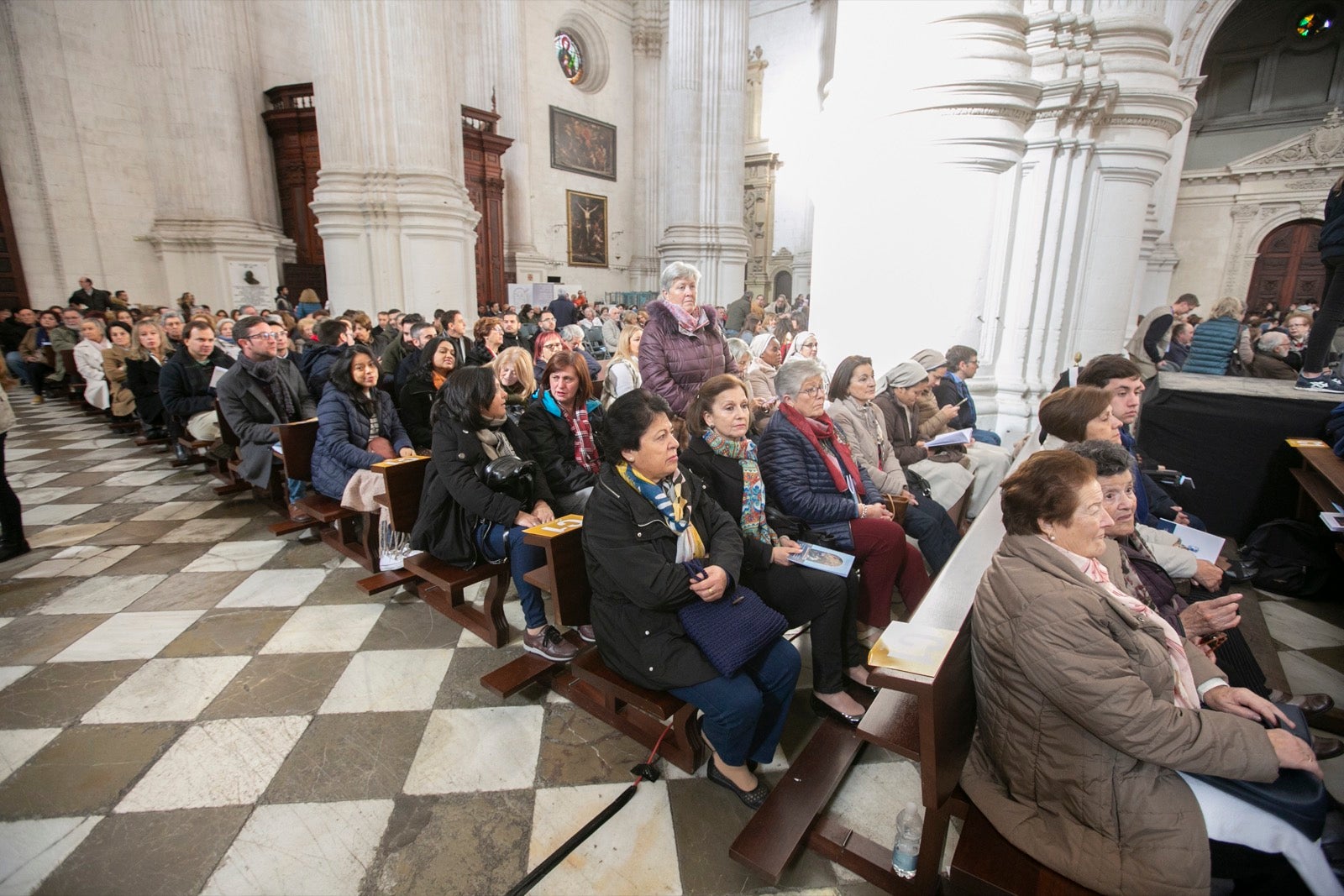 Los mejores momentos y el ambiente de lo vivido en la catedral de Granada este sábado.