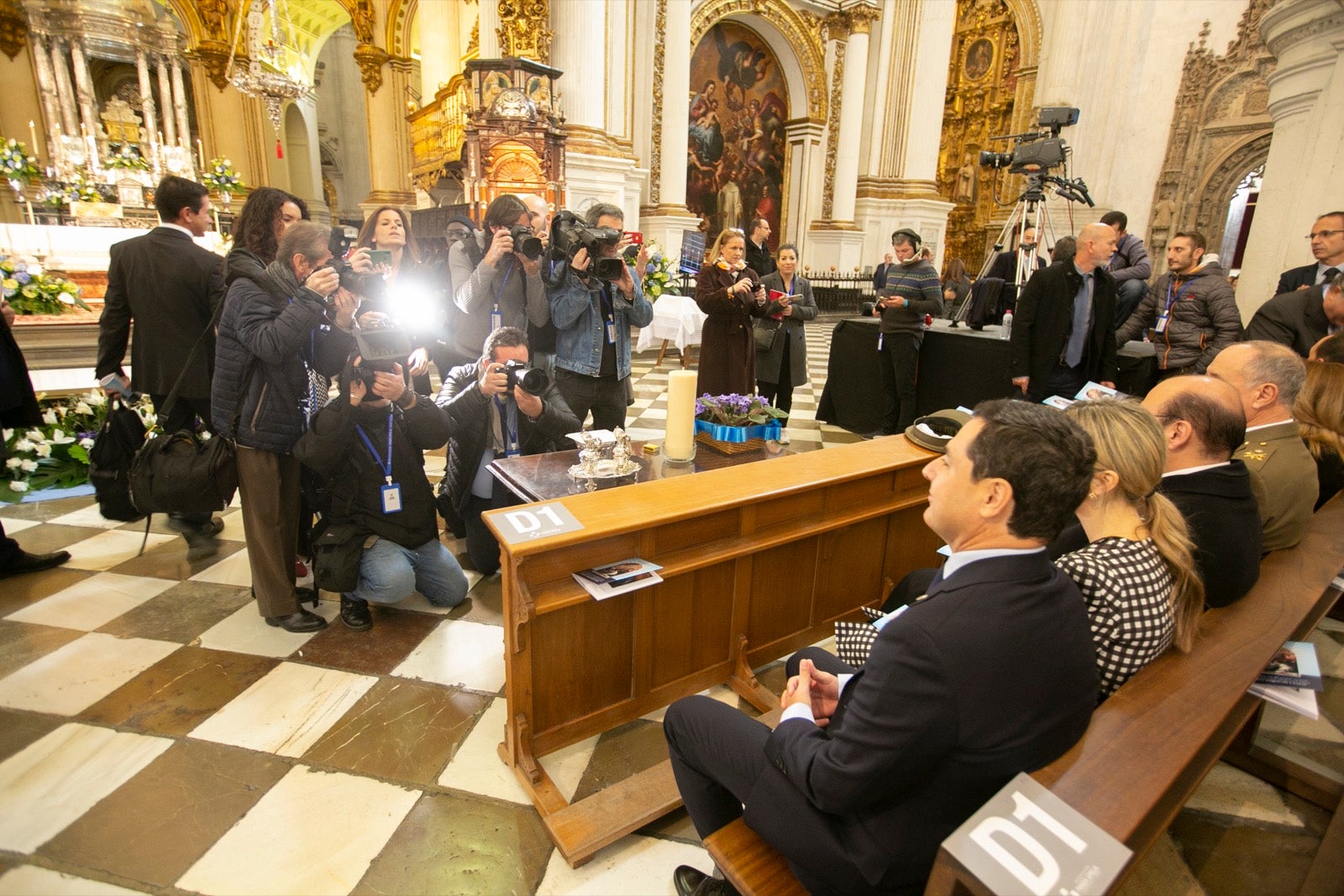 Los mejores momentos y el ambiente de lo vivido en la catedral de Granada este sábado.