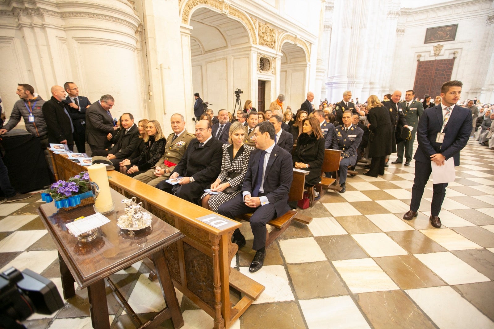 Los mejores momentos y el ambiente de lo vivido en la catedral de Granada este sábado.