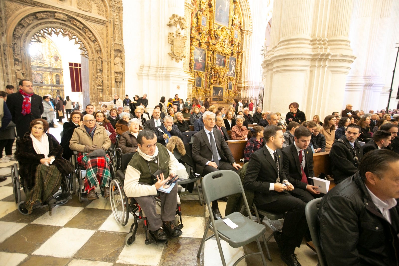 Los mejores momentos y el ambiente de lo vivido en la catedral de Granada este sábado.