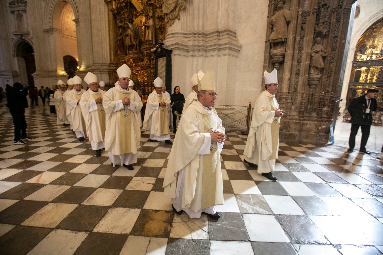 Los mejores momentos y el ambiente de lo vivido en la catedral de Granada este sábado.