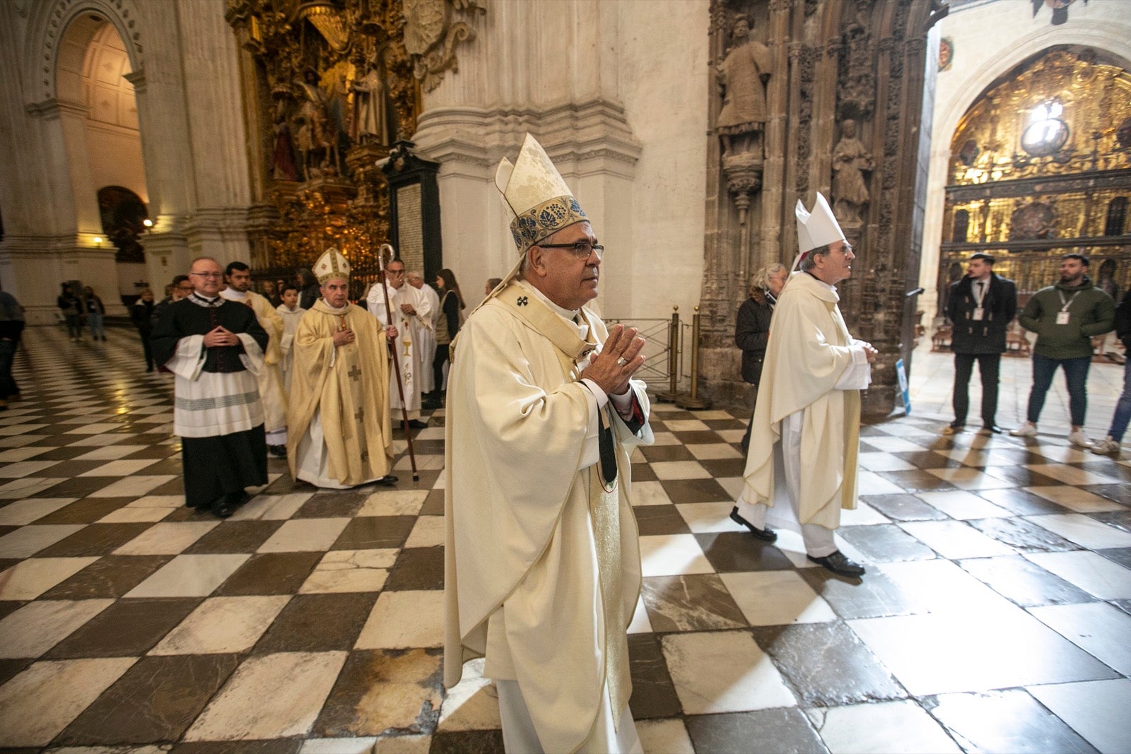 Los mejores momentos y el ambiente de lo vivido en la catedral de Granada este sábado.