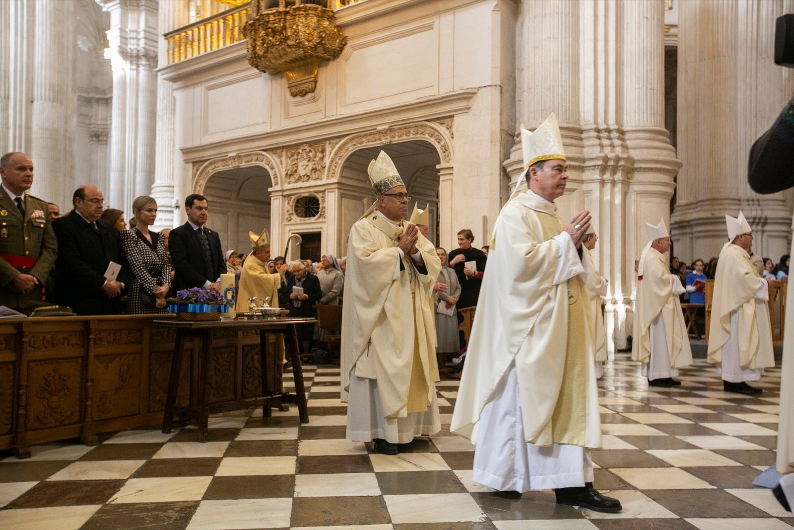 Los mejores momentos y el ambiente de lo vivido en la catedral de Granada este sábado.