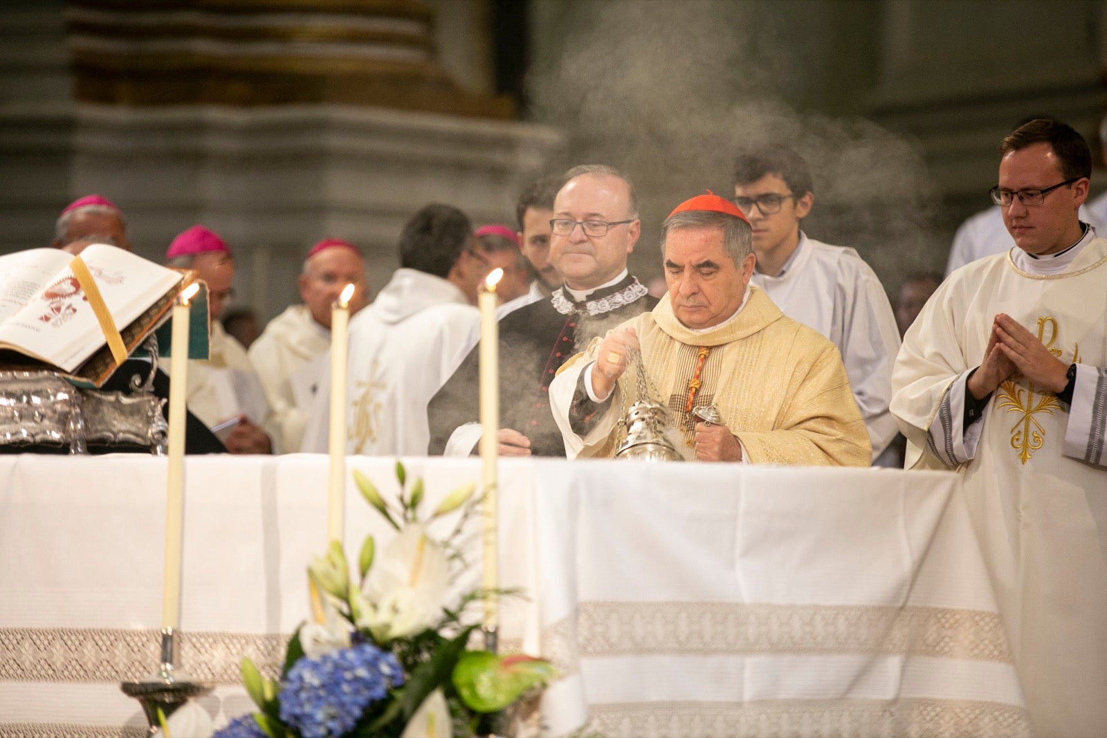 Los mejores momentos y el ambiente de lo vivido en la catedral de Granada este sábado.