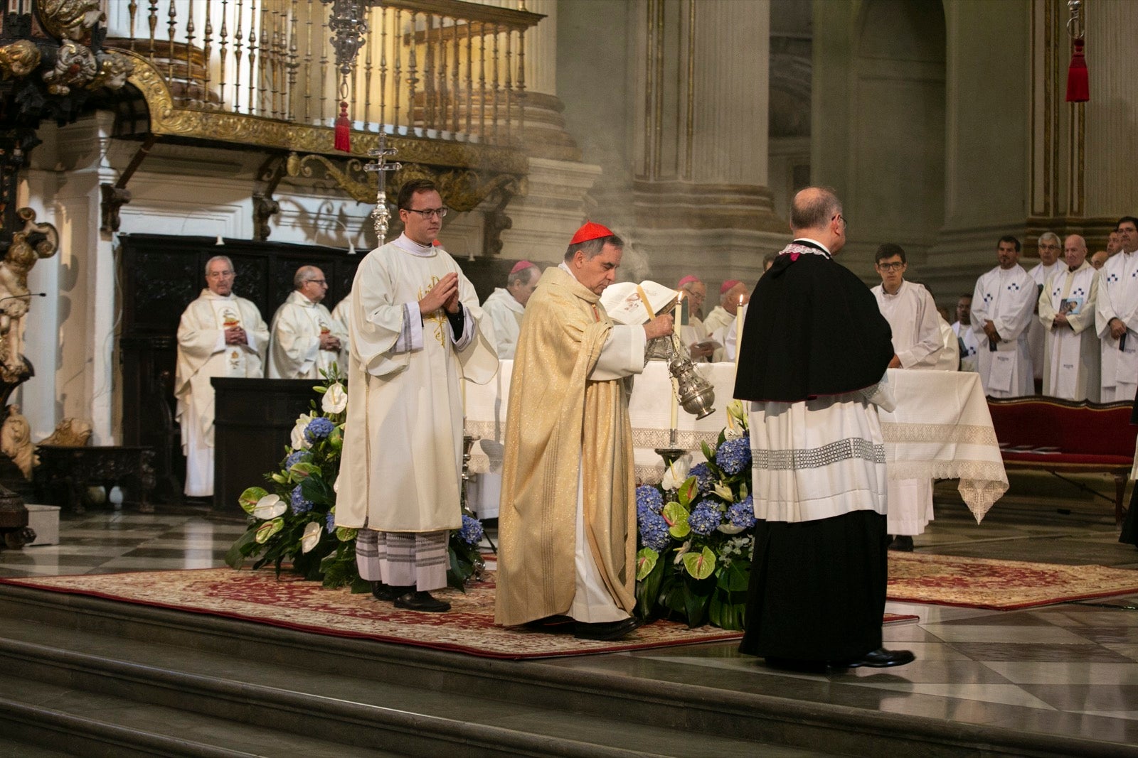 Los mejores momentos y el ambiente de lo vivido en la catedral de Granada este sábado.