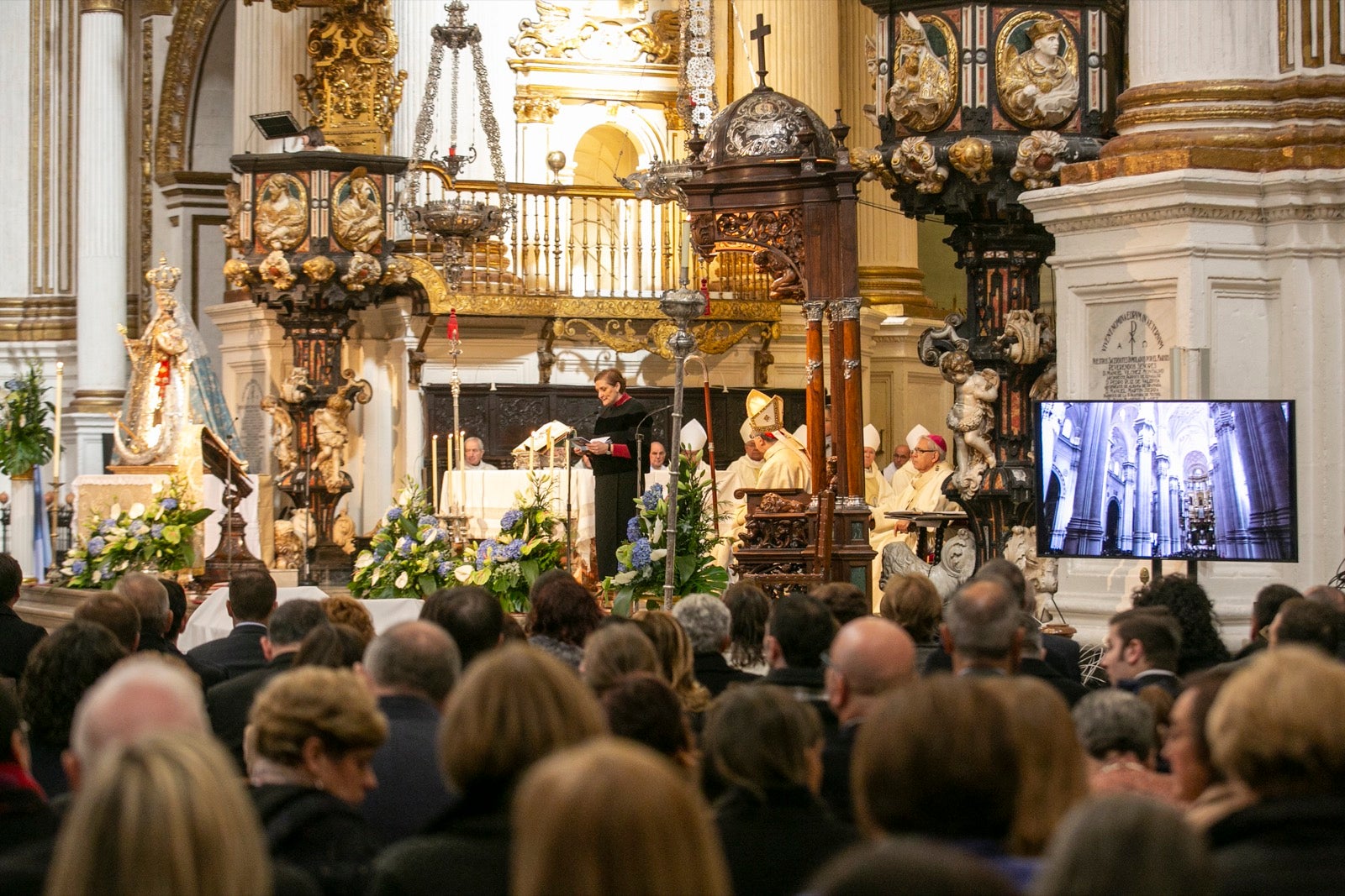 Los mejores momentos y el ambiente de lo vivido en la catedral de Granada este sábado.