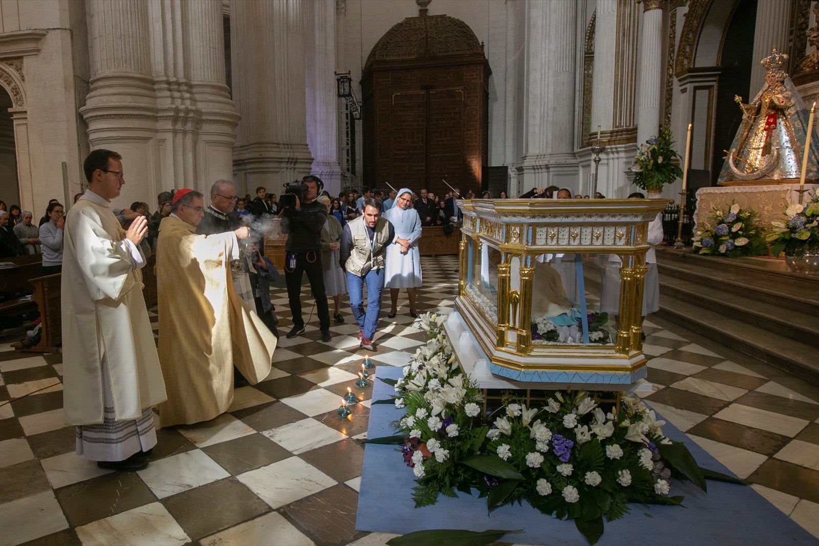 Los mejores momentos y el ambiente de lo vivido en la catedral de Granada este sábado.