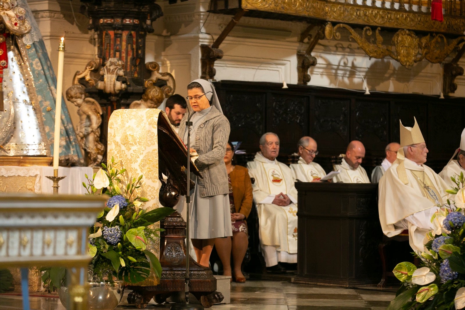 Los mejores momentos y el ambiente de lo vivido en la catedral de Granada este sábado.