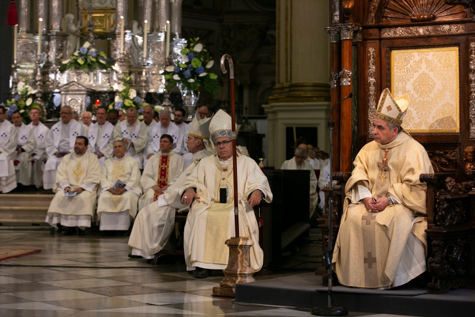 Los mejores momentos y el ambiente de lo vivido en la catedral de Granada este sábado.