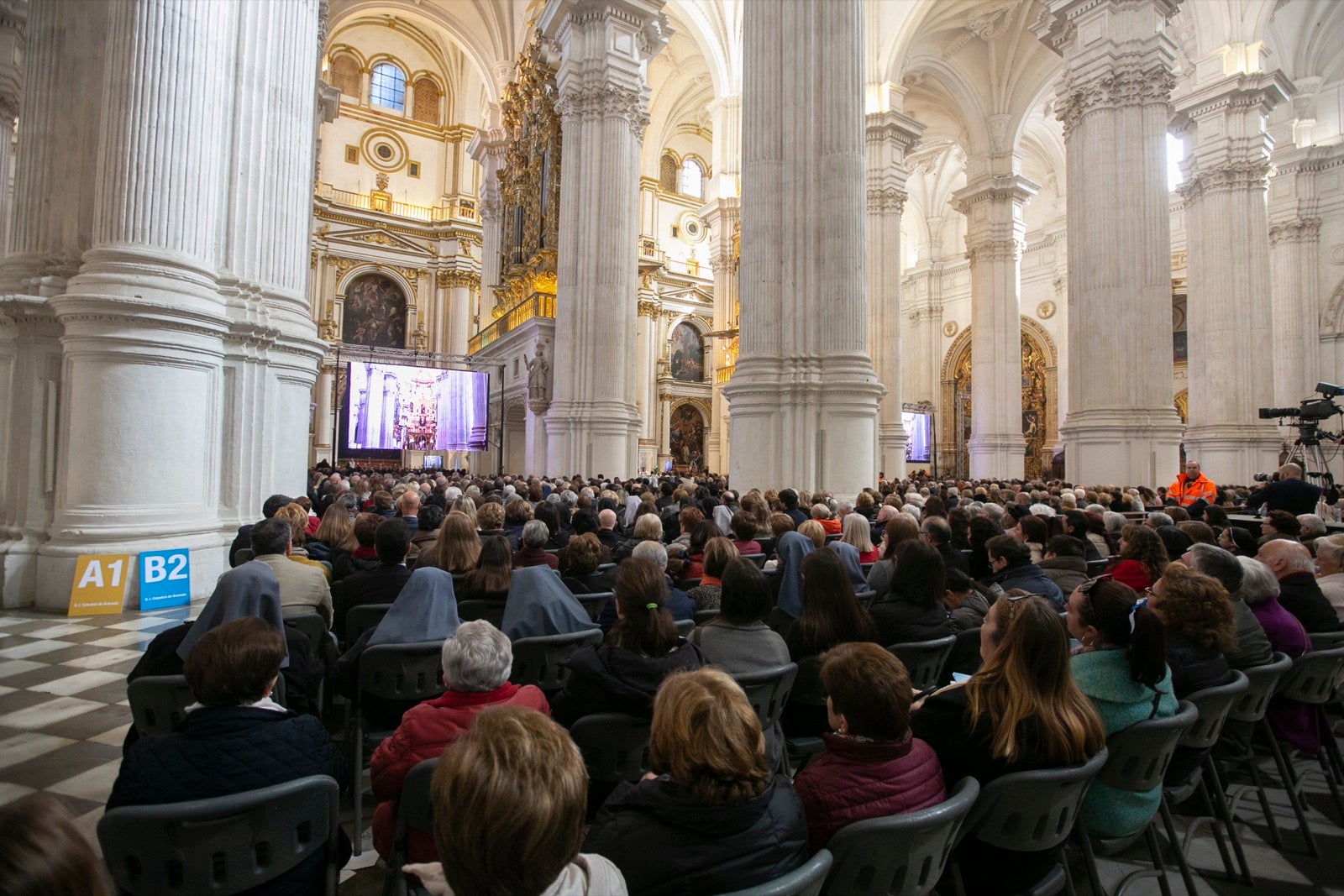 Los mejores momentos y el ambiente de lo vivido en la catedral de Granada este sábado.