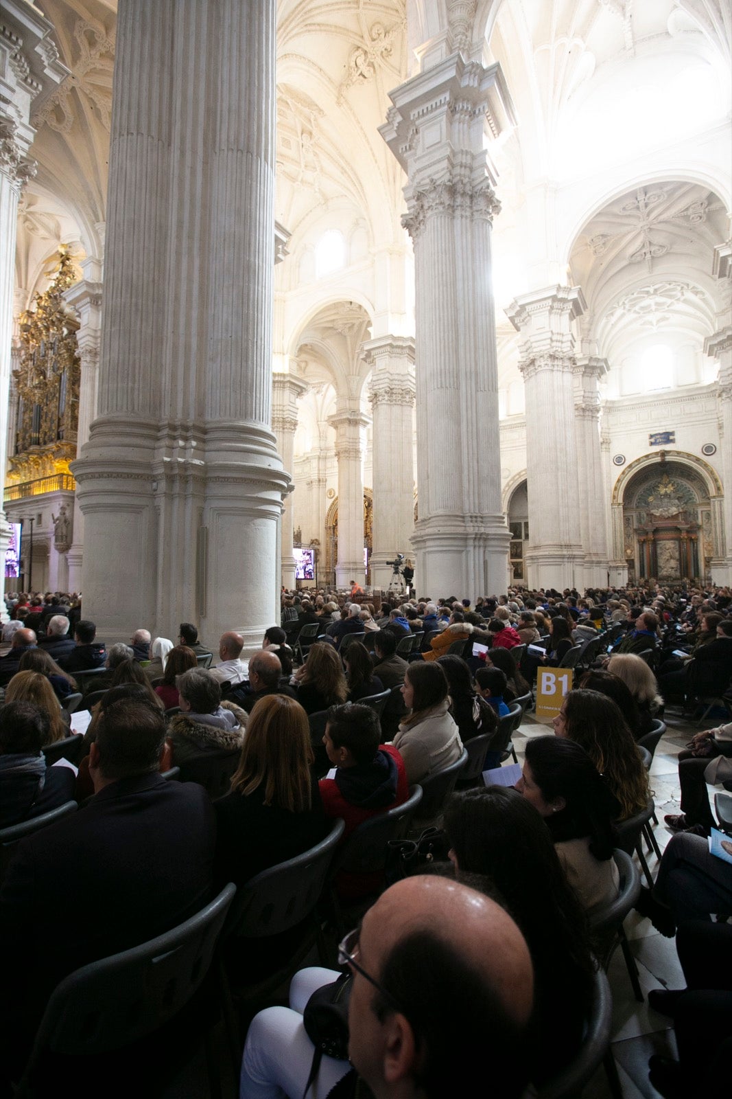 Los mejores momentos y el ambiente de lo vivido en la catedral de Granada este sábado.