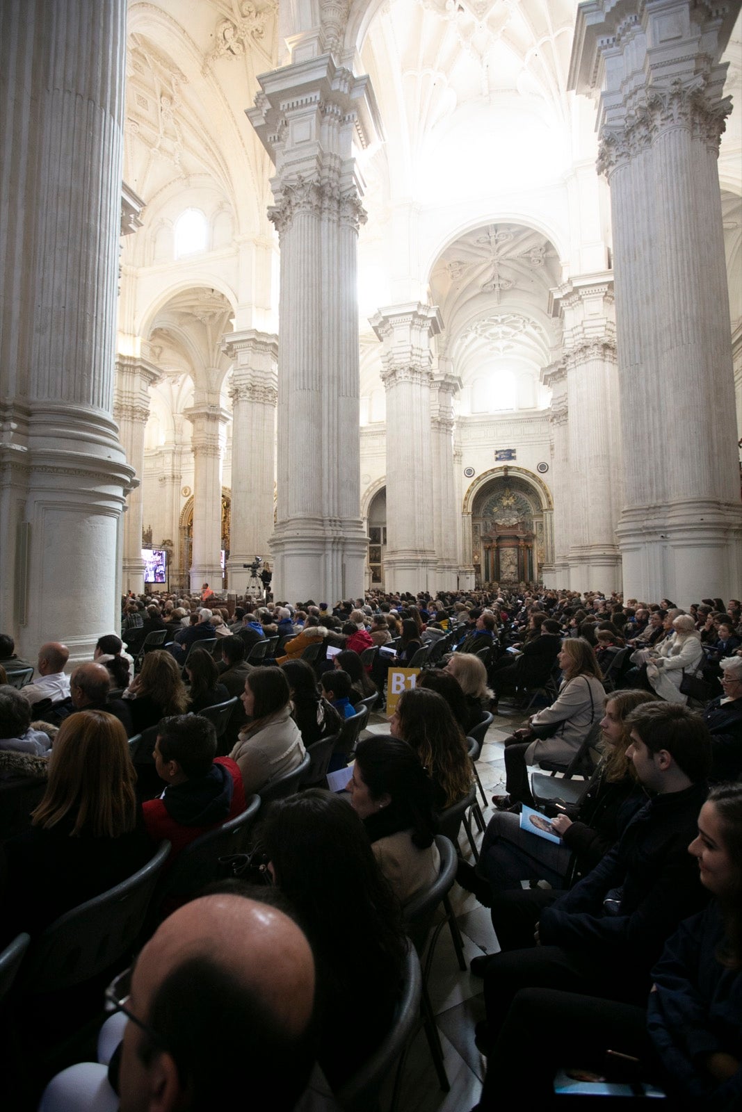 Los mejores momentos y el ambiente de lo vivido en la catedral de Granada este sábado.