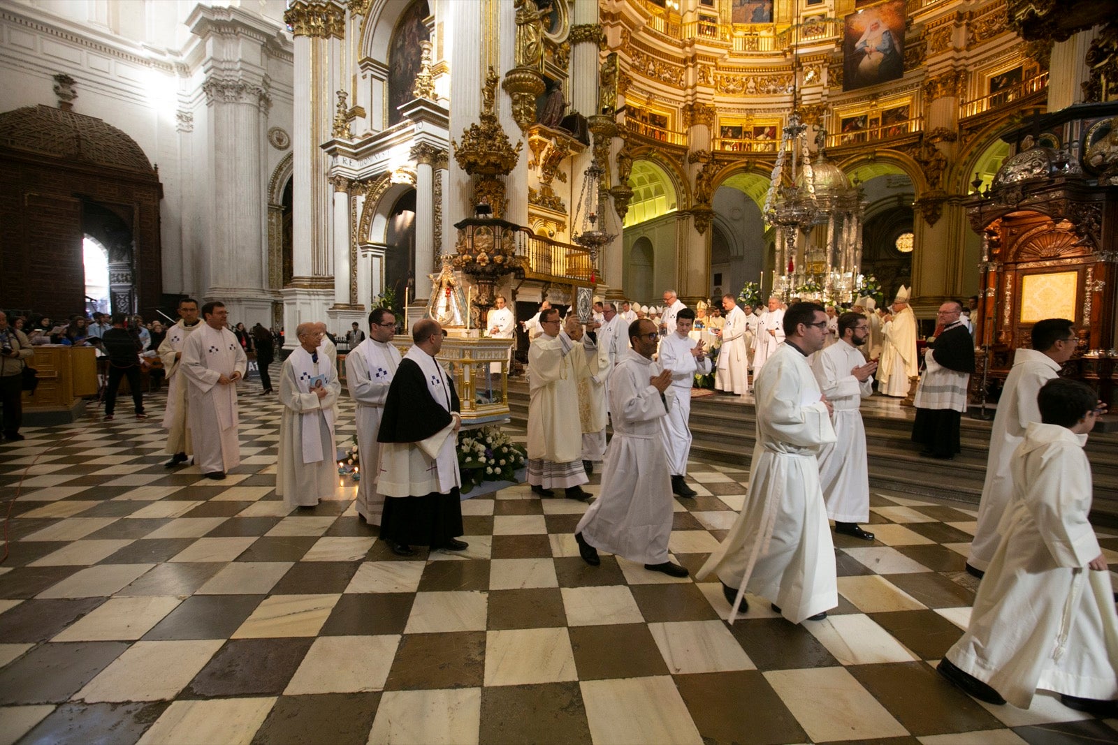 Los mejores momentos y el ambiente de lo vivido en la catedral de Granada este sábado.