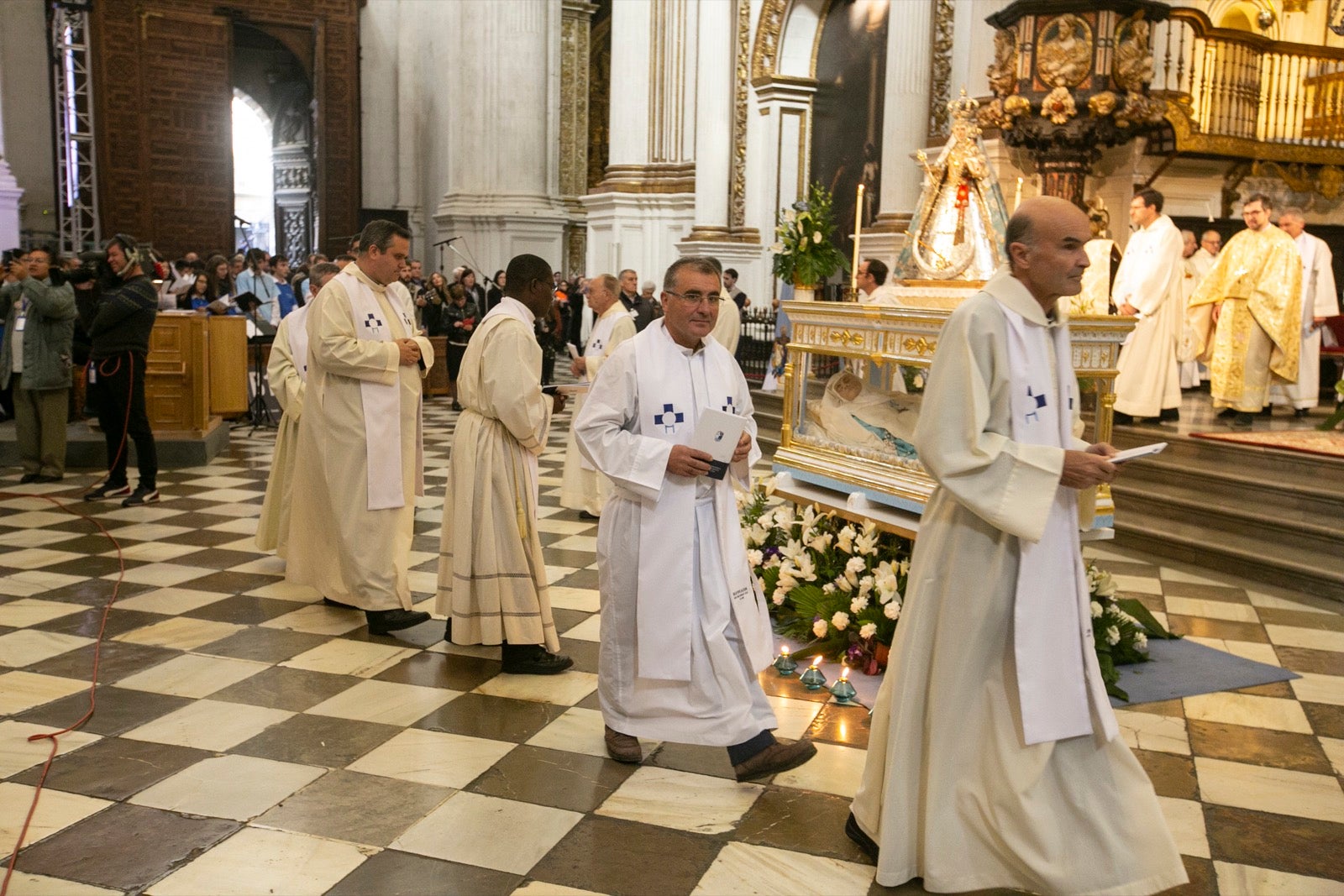 Los mejores momentos y el ambiente de lo vivido en la catedral de Granada este sábado.