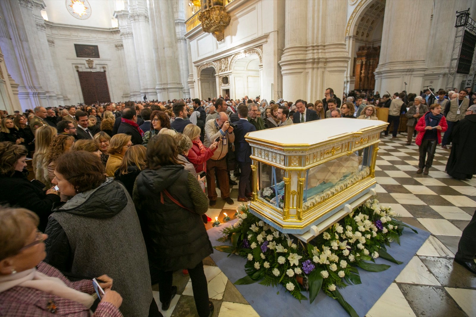 Los mejores momentos y el ambiente de lo vivido en la catedral de Granada este sábado.