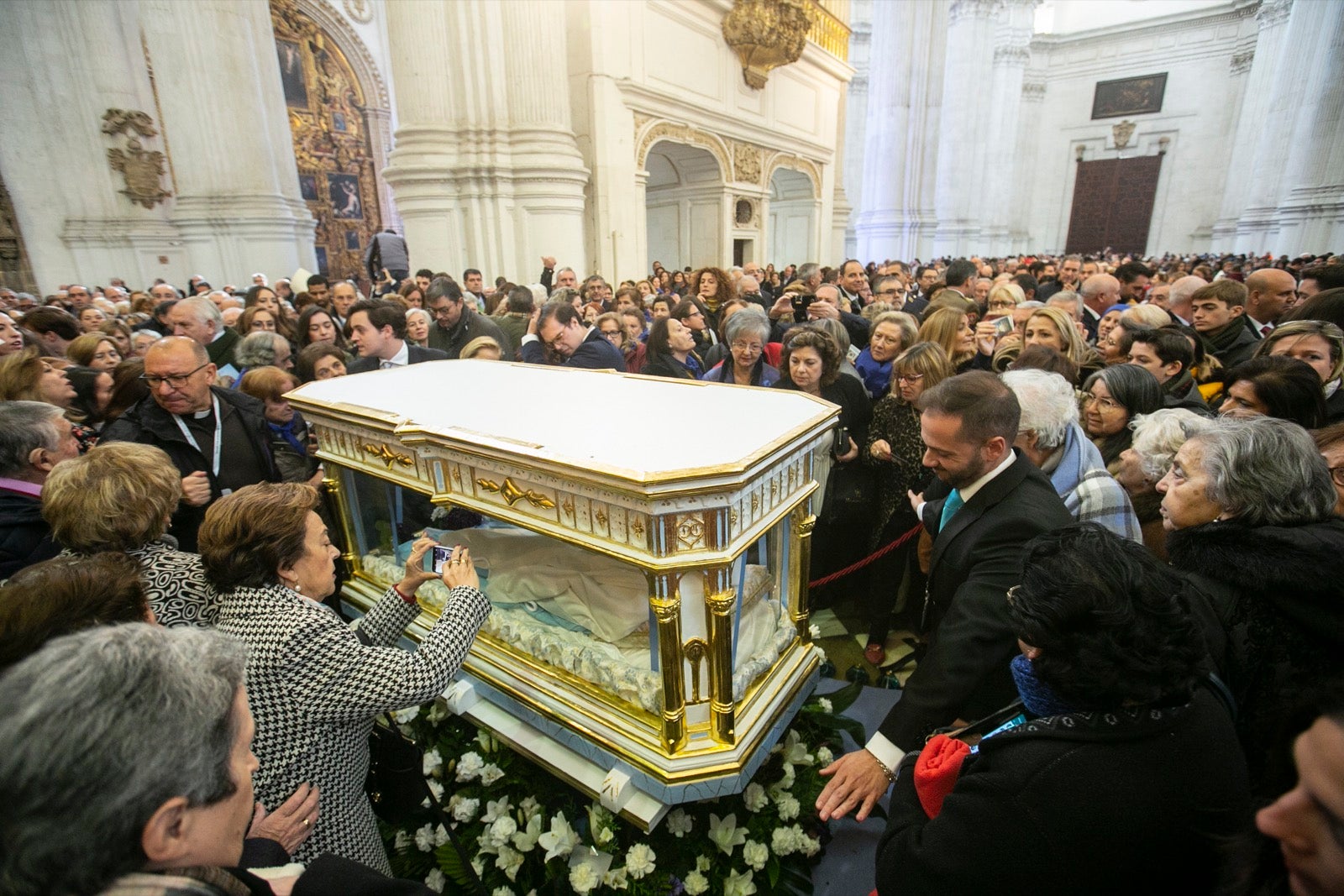 Los mejores momentos y el ambiente de lo vivido en la catedral de Granada este sábado.