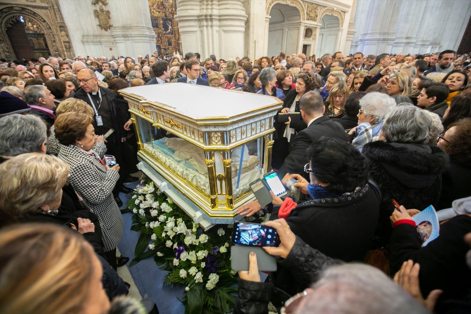 Los mejores momentos y el ambiente de lo vivido en la catedral de Granada este sábado.