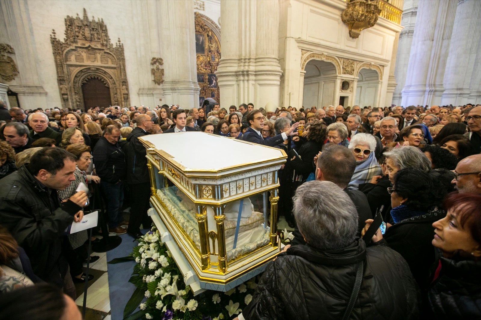 Los mejores momentos y el ambiente de lo vivido en la catedral de Granada este sábado.