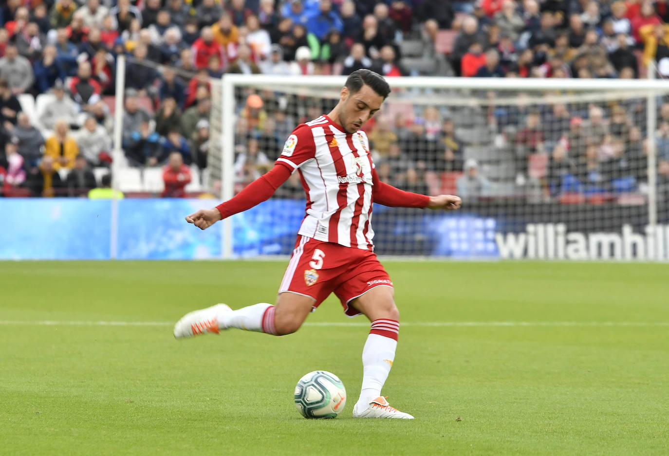 Los rojiblancos empatan con justicia ante un Real Zaragoza que manda en la segunda parte.