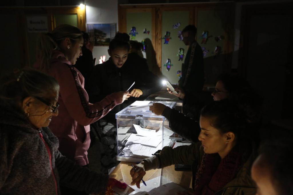 Apagón en el IES La Paz de la capital a últimas horas de la jornada electoral.