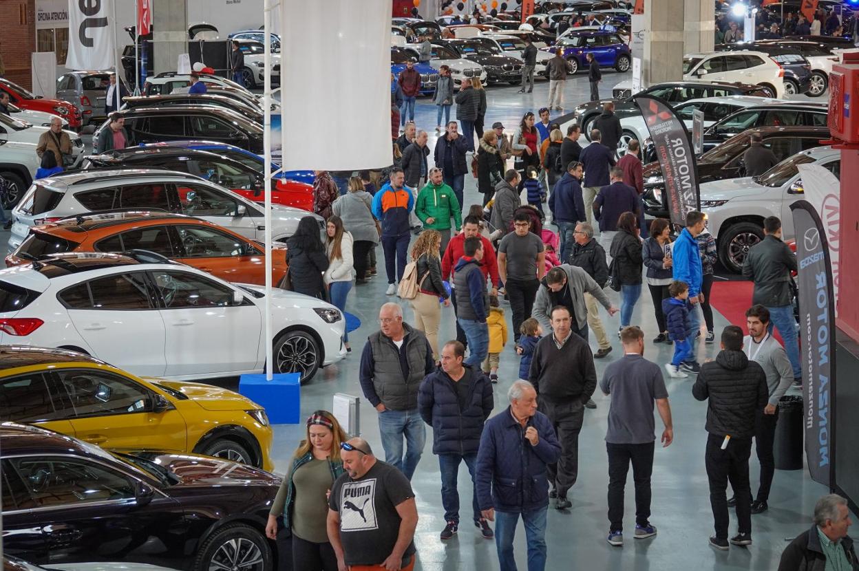 Mucho ambiente en la Feria del Motor.