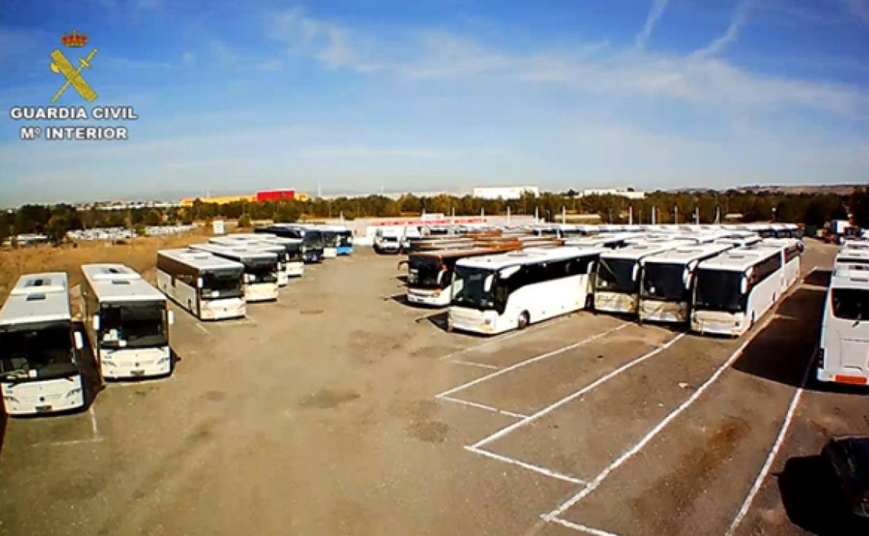 Operación 'Bustalva' | Gana 3,2 millones de euros usando 19 autobuses de forma ilegal para transportar pasajeros