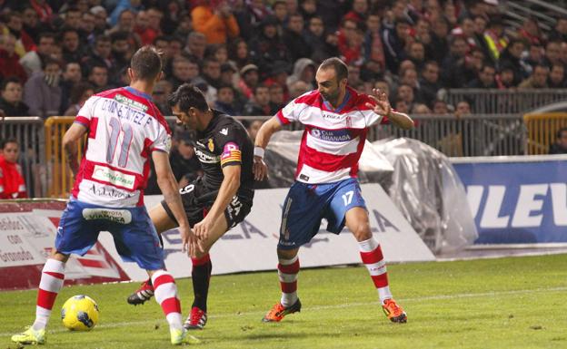 Benítez y Carlos Martins, en el partido ante el Mallorca de las 2011/12. 