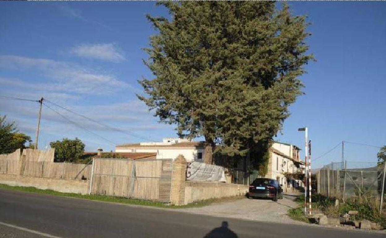 Entorno de la finca, en Carretera de Dílar, donde arrestaron a los dos albaneses.