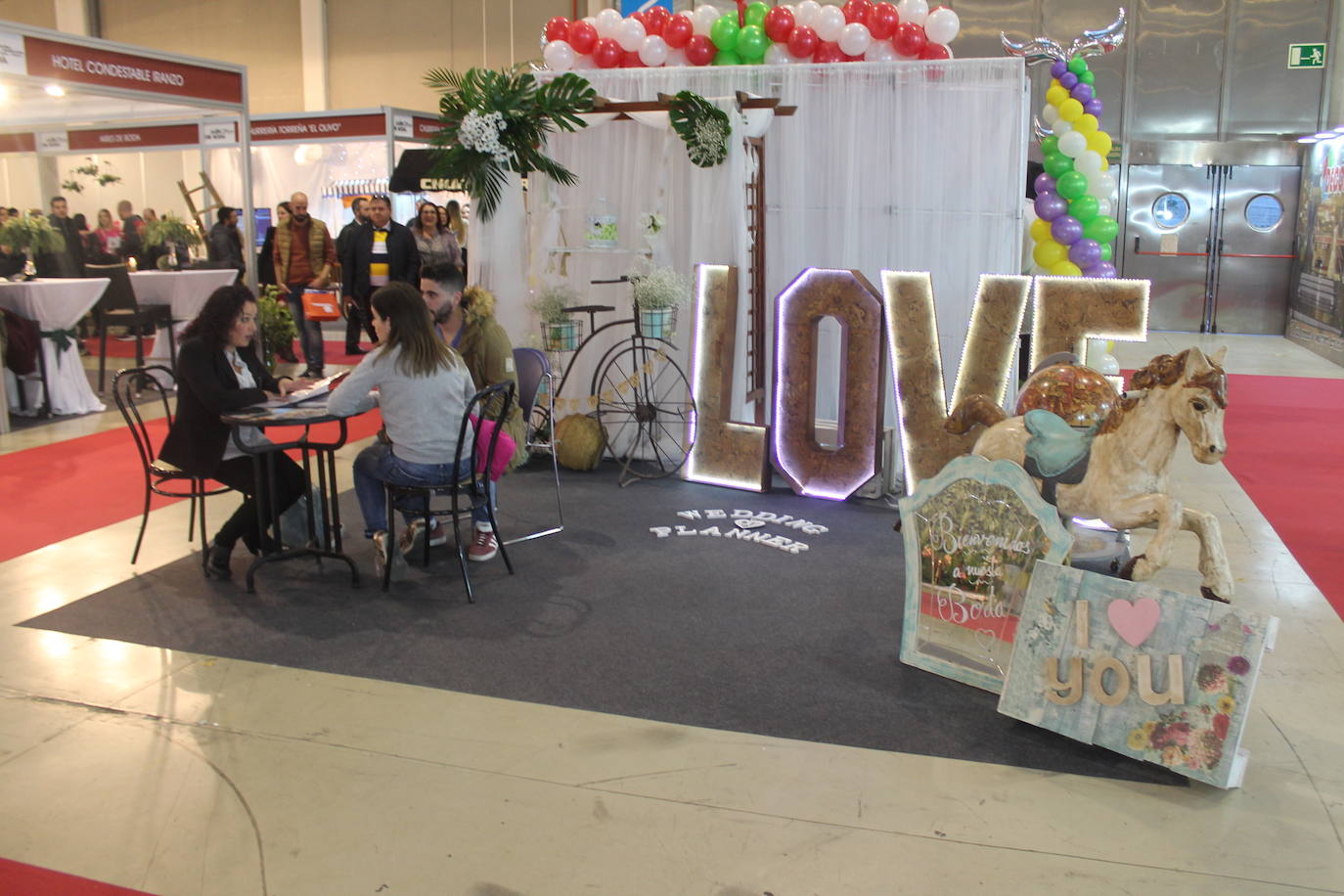 Más de 90 empresas están desde hoy hasta el domingo en Jaén de Boda para mostrar sus productos y servicios destinados a la celebración de estos eventos