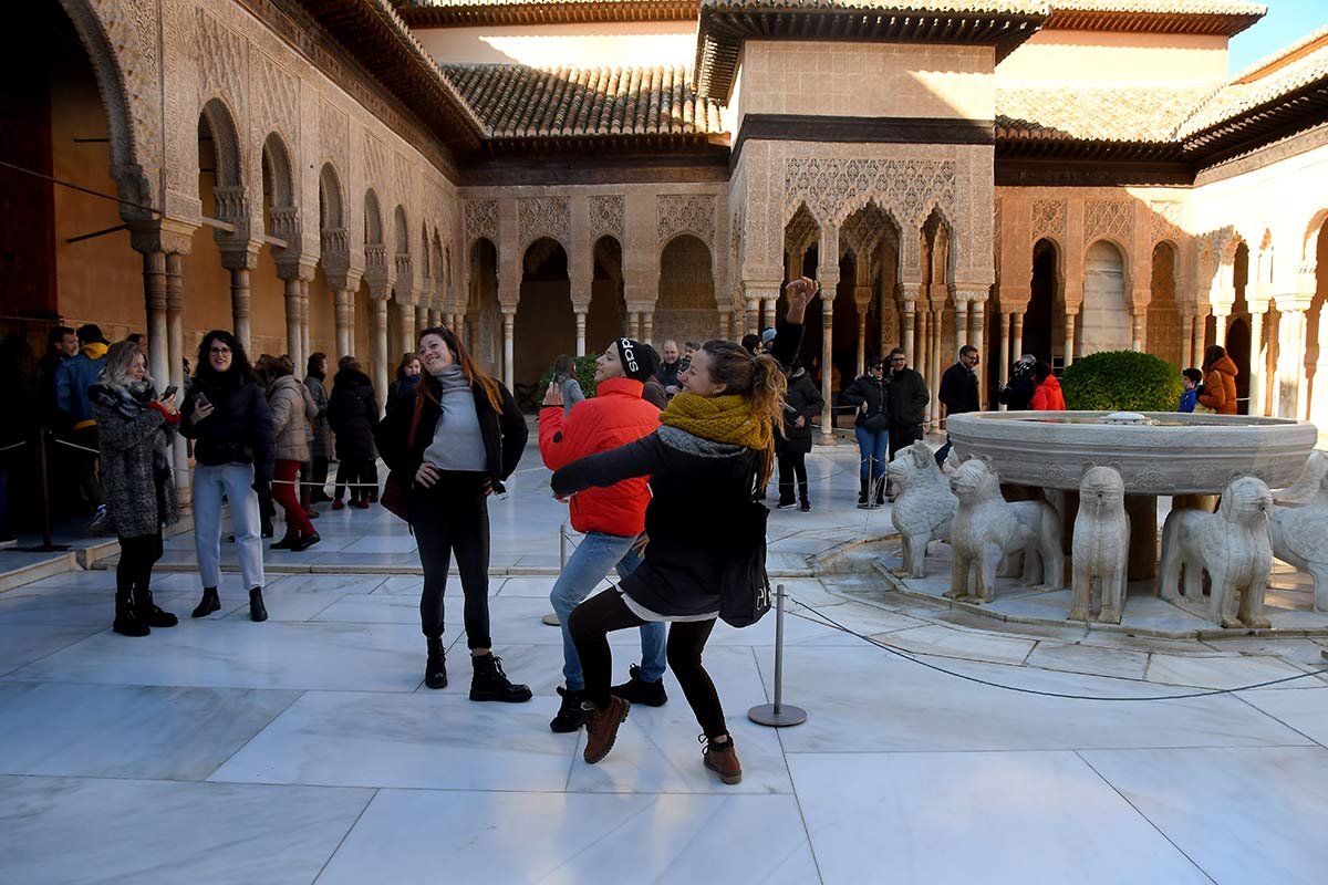 Los granadinos acuden a la Alhambra en el Día del Patrimonio