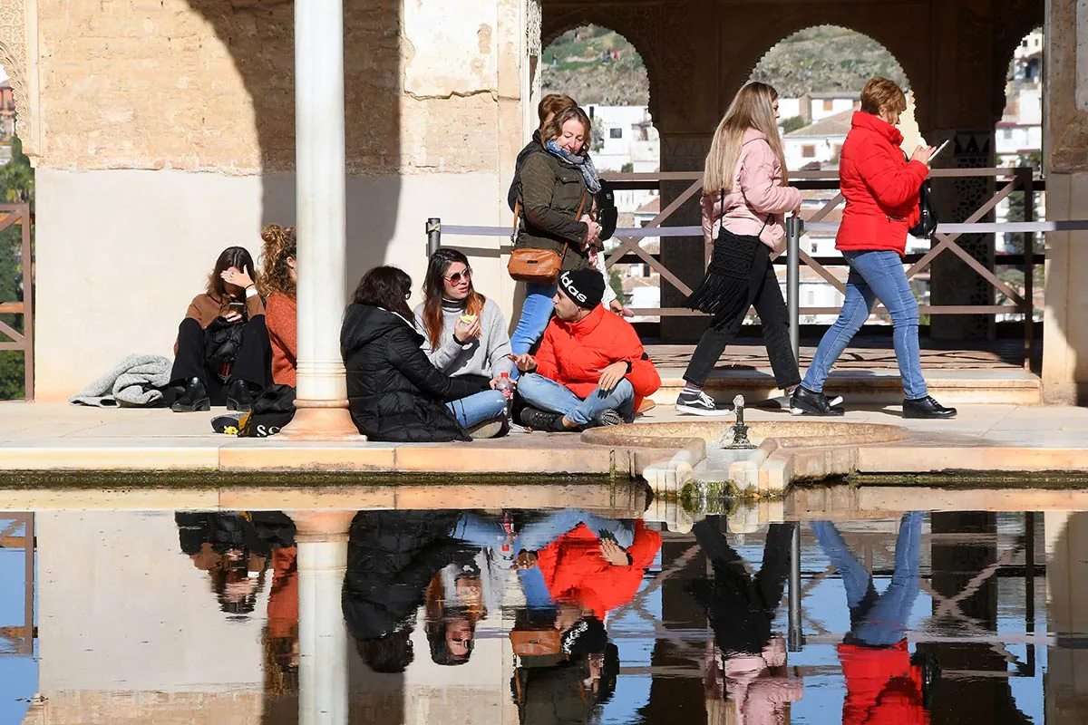 Los granadinos acuden a la Alhambra en el Día del Patrimonio