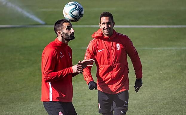Gonalons y Montoro, juntos y sonrientes durante un entrenameinto de esta semana. 