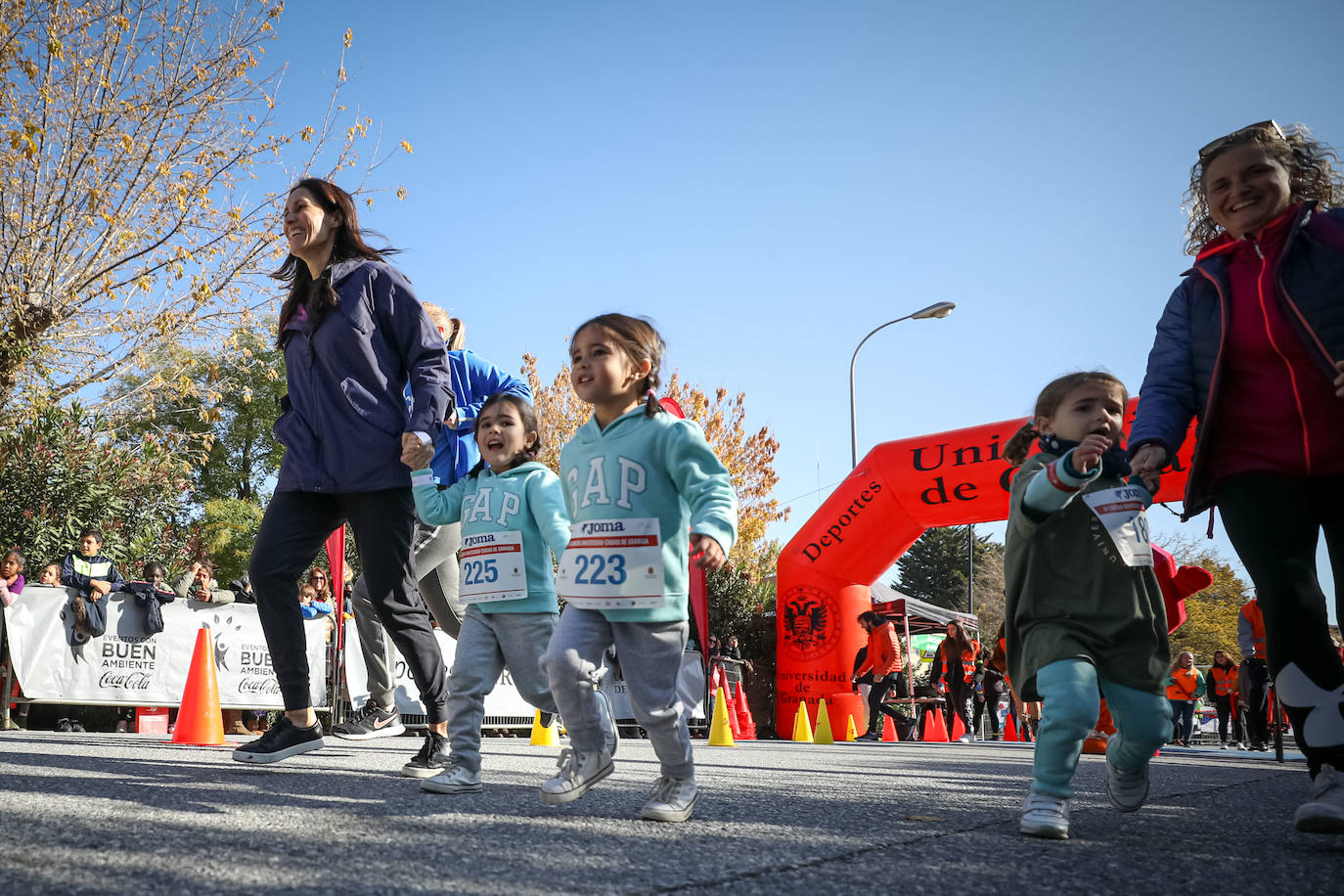 240 niños y niñas participan en la primera jornada de la sexta edición de la Carrera Universidad Ciudad de Granada