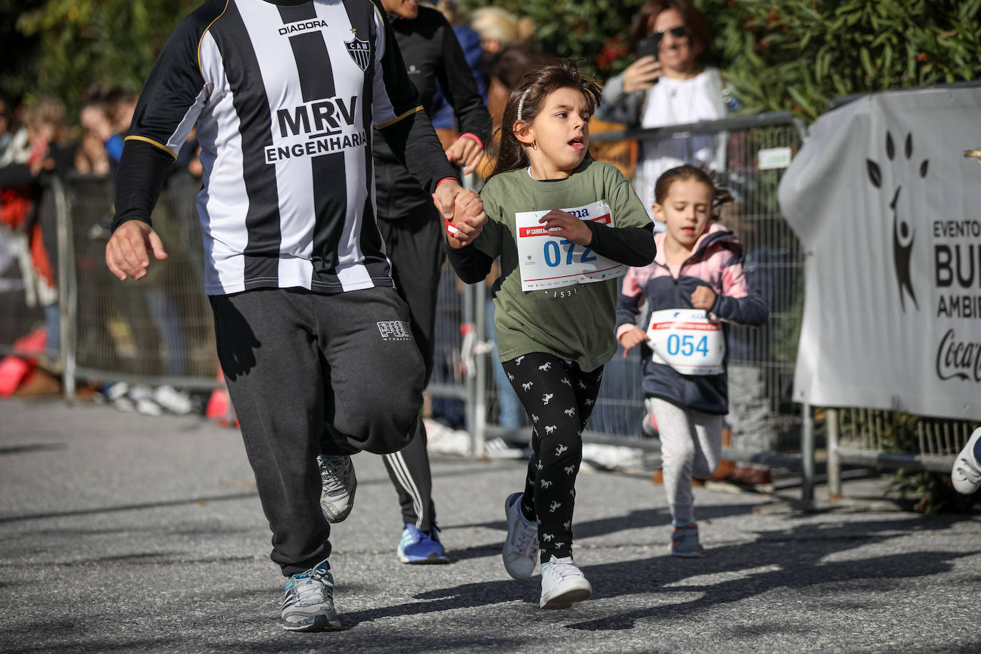 240 niños y niñas participan en la primera jornada de la sexta edición de la Carrera Universidad Ciudad de Granada