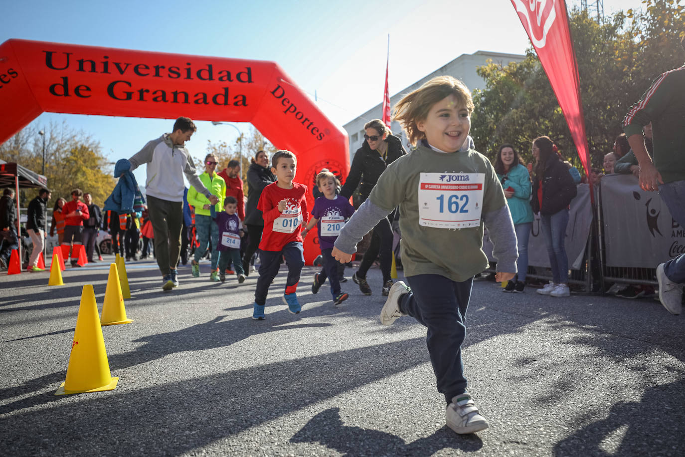 240 niños y niñas participan en la primera jornada de la sexta edición de la Carrera Universidad Ciudad de Granada