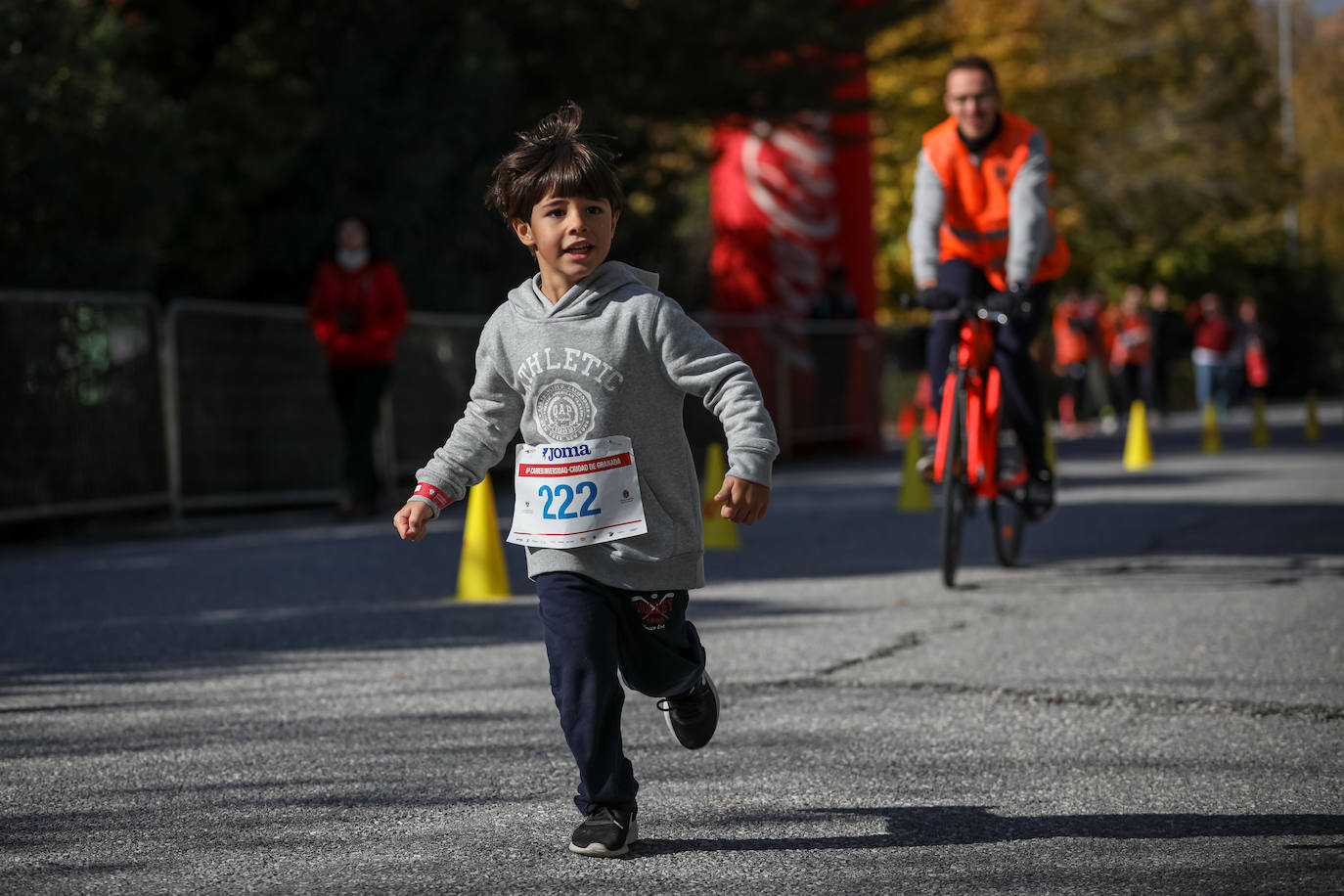 240 niños y niñas participan en la primera jornada de la sexta edición de la Carrera Universidad Ciudad de Granada