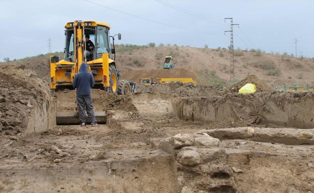 Imagen principal - Proceso de excavación de los restos de Cújar, arrasados en 1125