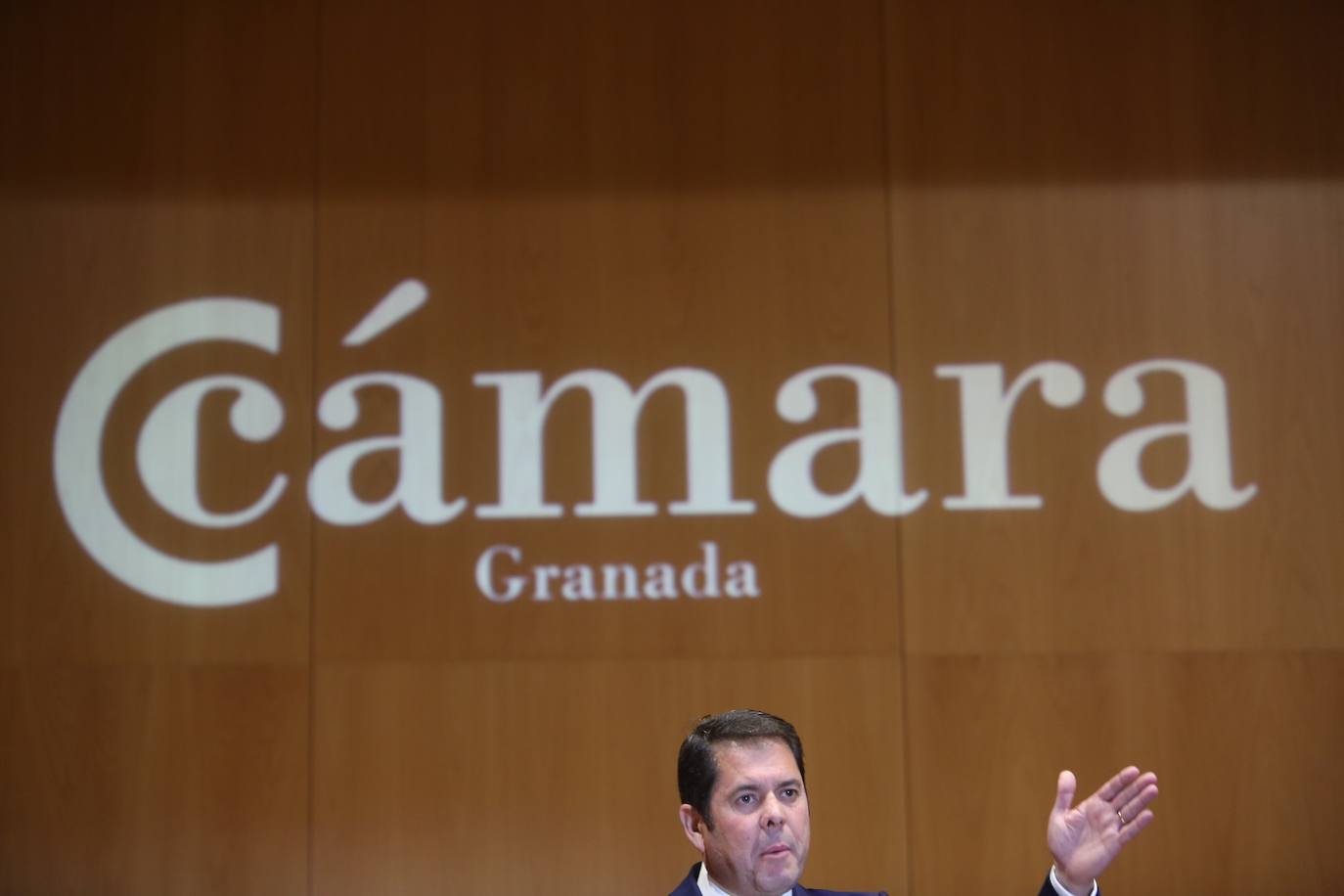 El presidente, arropado por el tejido empresarial granadino, ha reivindicado apoyo institucional para el acelerador de partículas como gran proyecto de futuro 