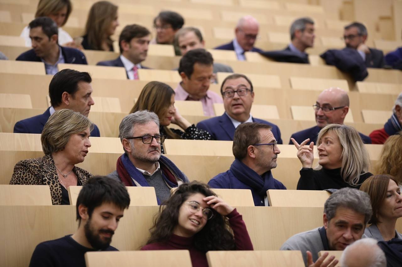 Así fue el acto en el Aula Magna de la Escuela de Arquitectura de la UGR 