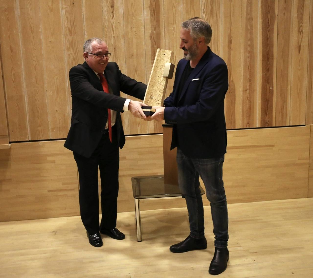 Así fue el acto en el Aula Magna de la Escuela de Arquitectura de la UGR 