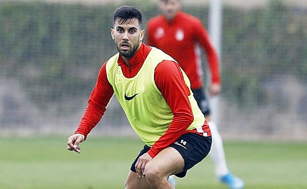 Fede Vico, en un entrenamiento reciente con el Granada. 
