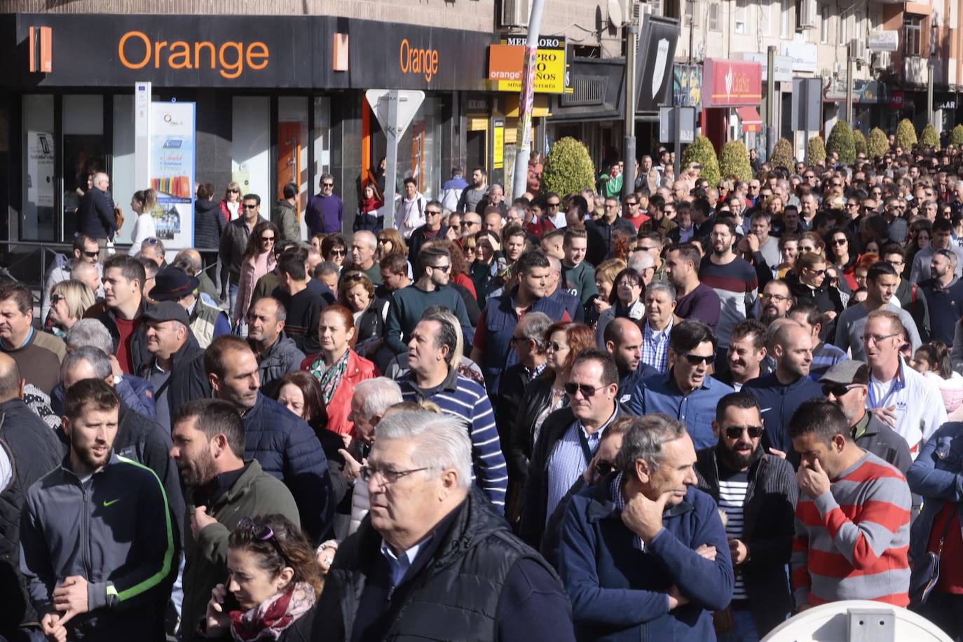 Miles de personas se han citado hoy en Motril para protestar por la situación del campo y pedir soluciones