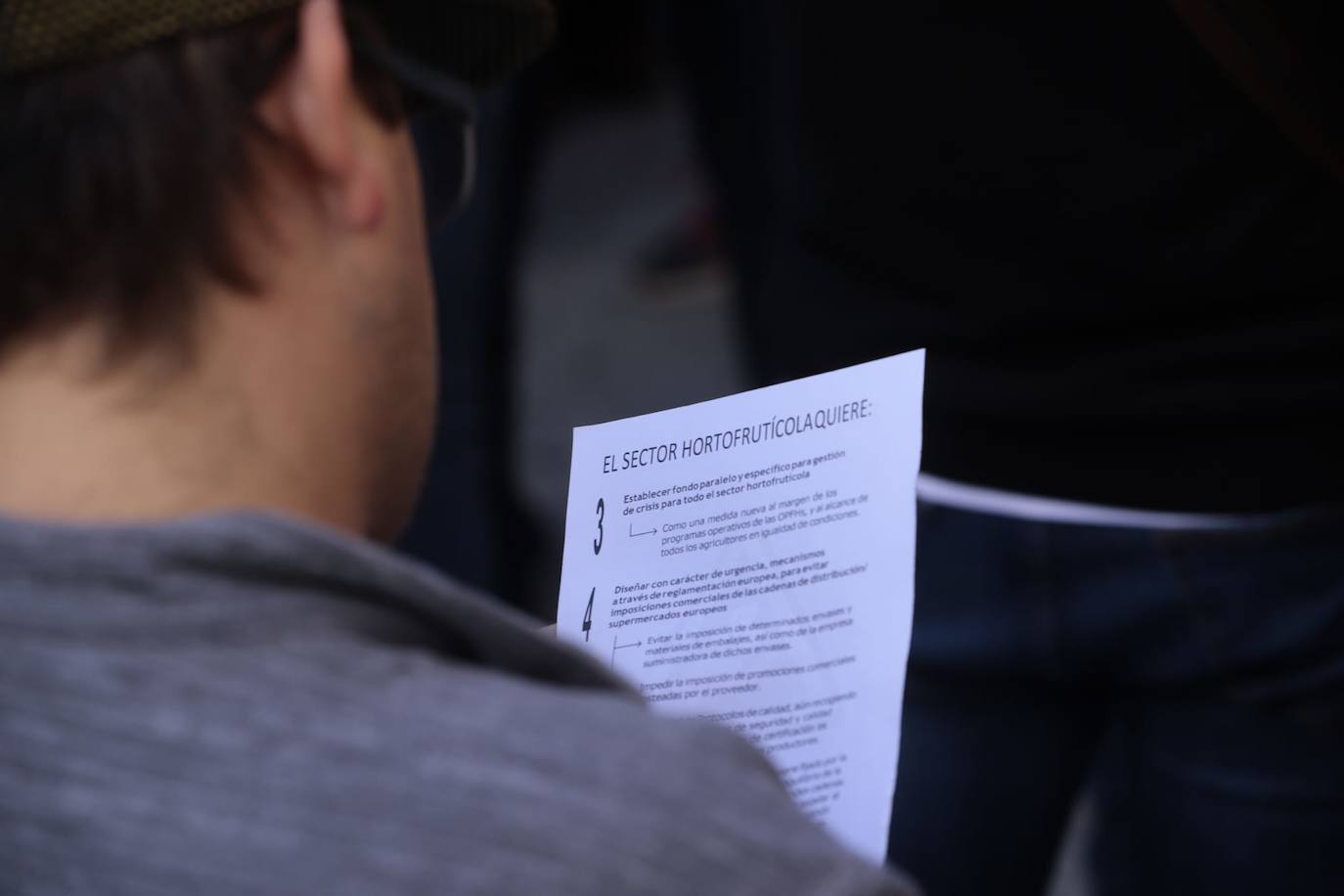 Miles de personas se han citado hoy en Motril para protestar por la situación del campo y pedir soluciones