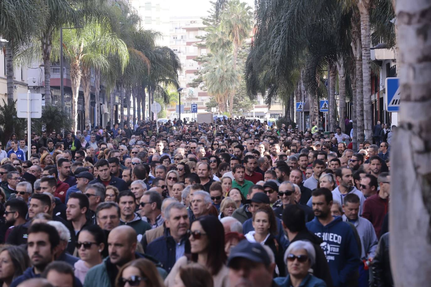 Miles de personas se han citado hoy en Motril para protestar por la situación del campo y pedir soluciones