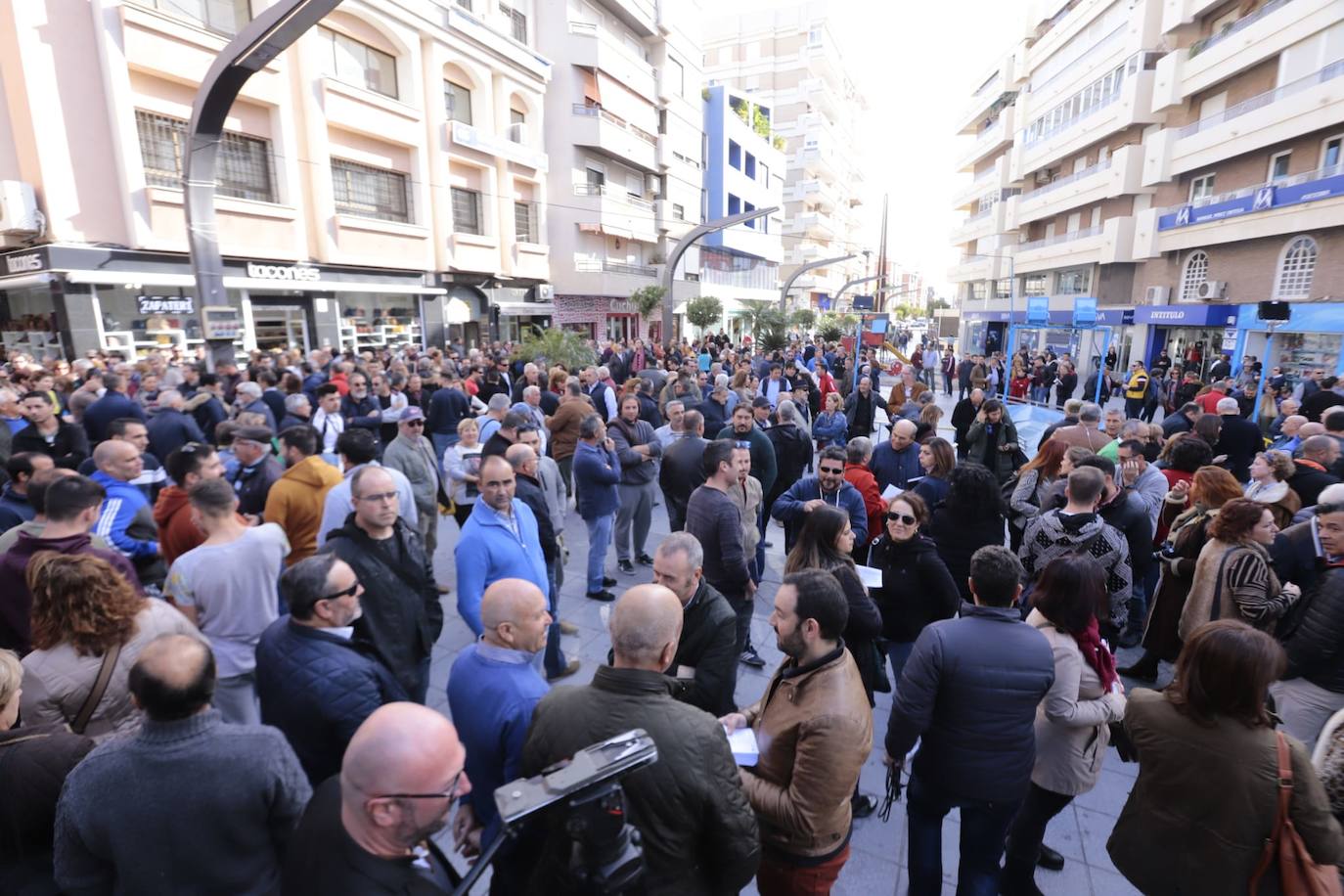 Miles de personas se han citado hoy en Motril para protestar por la situación del campo y pedir soluciones
