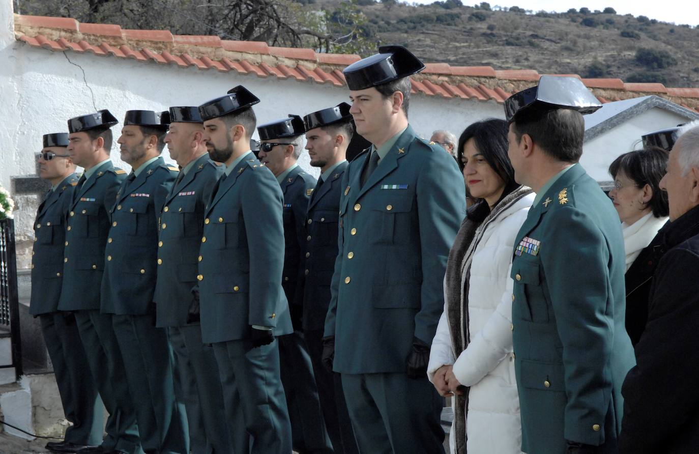 Fotos: Así ha sido el homenaje a los dos guardias civiles asesinados en Granada hace un siglo